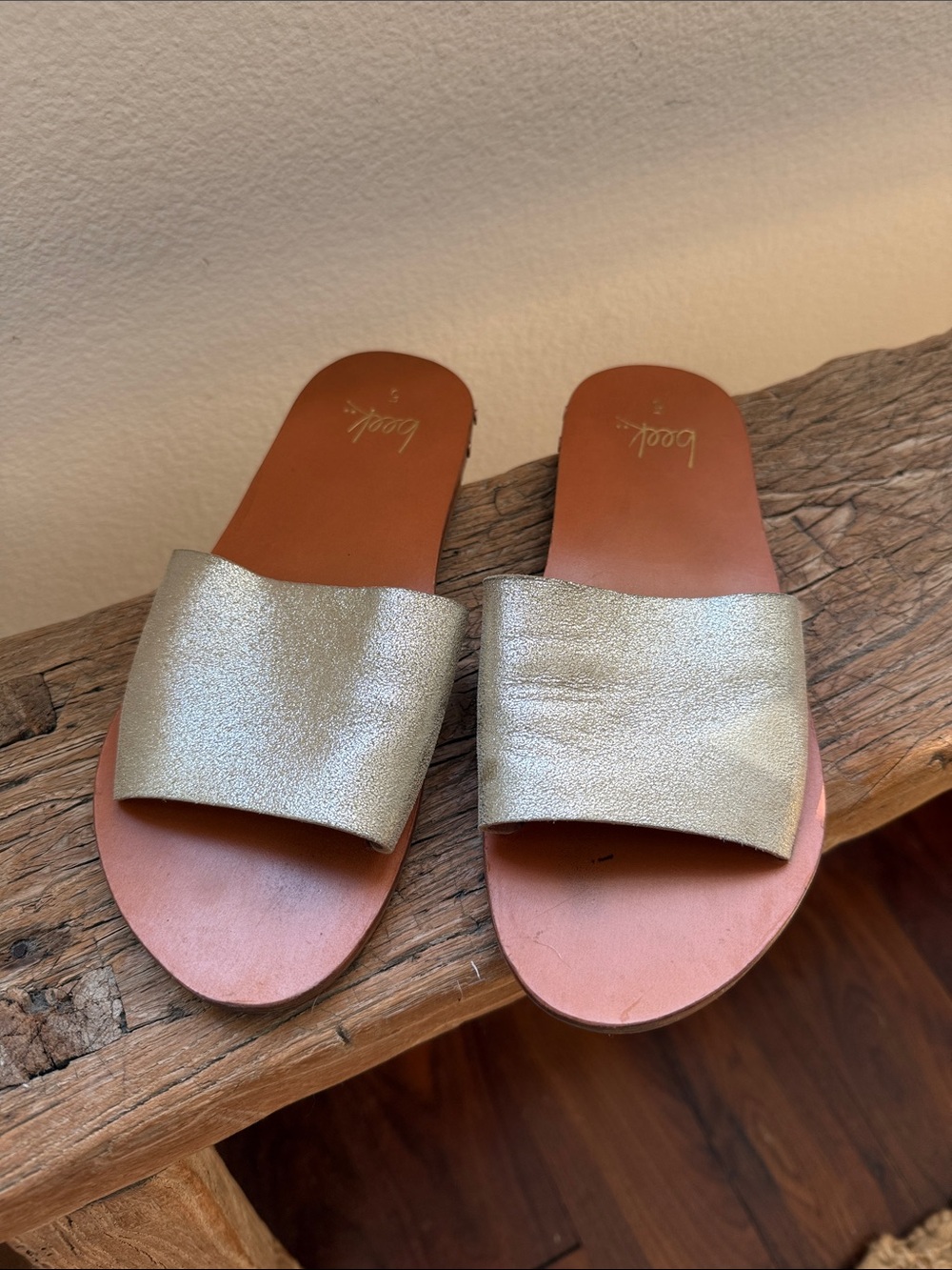 Beek Mockingbird leather slides metallic gold size 5